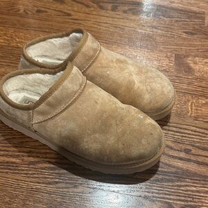 Ugg Classic Slides Size 10/EU 41 in Fair Condition